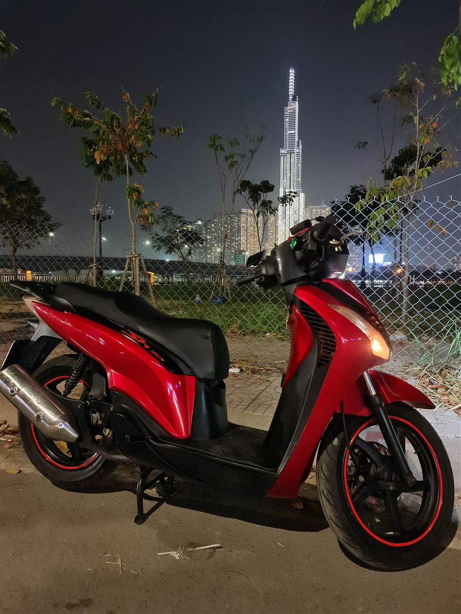 TRAVEL READY ITALIAN SH150i WITH DASHCAM FITTED 

$1249 usd 

2013 ITALIAN SH150i 4-Valve 

FULL VIDEO BELOW:
https://fb.watch/9StgjUfMdk/

~~~ 

Biography: 

I started life as a modest reliable and powerful 2013 Shark 125 fuel injection model.  I always envied my sibling, his name is Honda SH150i and was born in Italy, I always looked up to him as he was the sibling who got all the attention, even though I was every bit as good as him, but because I was born in Taiwan and not Italy he got all the fame and attention.  That's what made me save up $1500 for this operation. 

The journey begins: 

After I saved up the operation fee, I got a 150cc heart transplant from my modest 125cc fuel injected heart.  I also have 4-Valves. 

I then purchased myself a full new Italian suit, then modelled myself on my Italian sibling.  The results were outstanding, everyone thinks we are twins now and can hardly tell us apart. 

Performance department down below, I can now keep up with my Italian sibling, whether it be a quickie or a full on race, let's just say the girls are not disappointed 😉 

My sibling with his 2013 Italian birth certificate is worth around $9000 usd, I am as good as my sibling in every way but I am up for sale at a seventh of his price 😀 

So there we have it, my life journey 😀 

Thanks for reading and hope you enjoyed ❤ 

~~~ 

🇹🇭สตีวี่รถมอเตอร์ไซค์🇻🇳 

🌎Stevie’s Garage Enterprise Official Website
     SteviesGarageVietnam.com 

🛵Stevie’s Garage Main Branch
     Facebook.com/SteviesGarage
🏍Stevie’s Garage Phu Nhuan
     Facebook.com/SteviesGaragePhuNhuan
👑Stevie’s Garage Thao Dien
     Facebook.com/SteviesGarageThaoDien 

🎶Stevie's Garage Tik Tok ID
     SteviesGarageEnterprise
     TikTok.com/@SteviesGarageEnterprise 

💵 Stevie's Garage Bank Account
      Bank: TP Bank
      Acc Number: SteviesGarage99 

📞Call Stevie
🇬🇧HOTLINE 1:  0-8282-368-33
     (all messenger apps & calls)
🇬🇧HOTLINE 2:  039-88-3030-9
     (calls only) 

#SteviesGarage
#SteviesGarageEnterprise