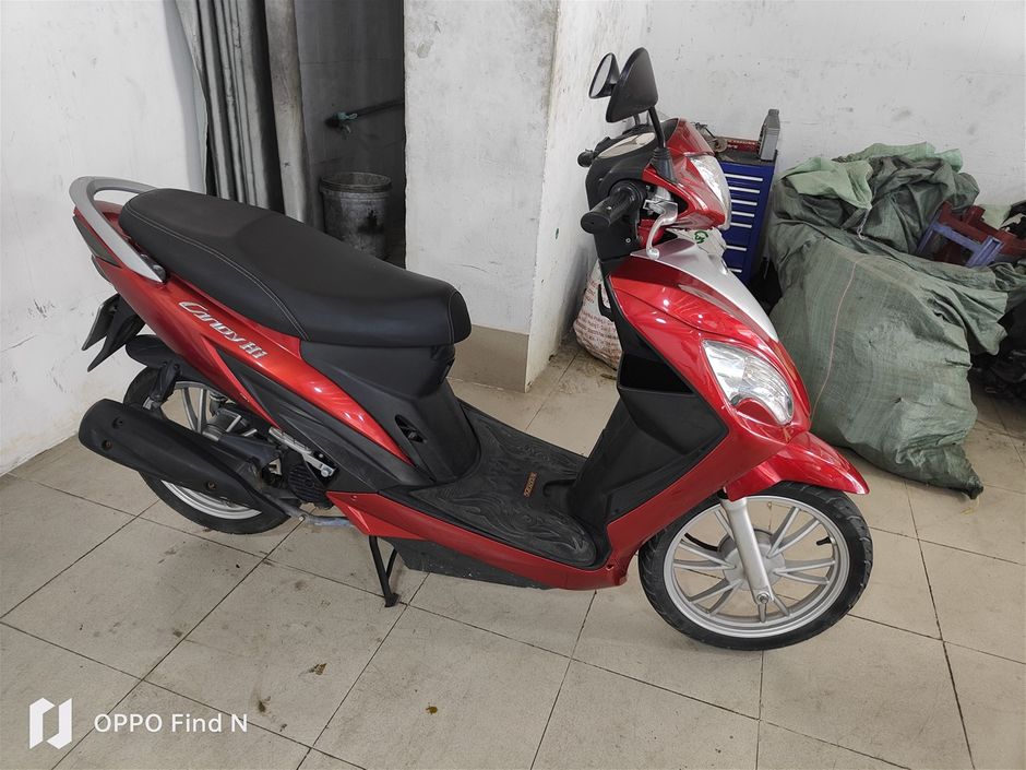$699 usd

2017 Kymco Candy 50cc (new shape)

NO LICENSE NEEDED !

One Owner from New !

FULL PHOTOSHOOT BELOW:
https://m.facebook.com/story.php?story_fbid=pfbid02hPioBy6CB6QxyuDVrMDM7BsSrJEv4xrMCcZqed2x3Ni6EEQNCdCmk9SC1gQGwP6yl&id=100064076018357&mibextid=Nif5oz

50cc Fully Automatic

Reliable

Smooth

Large Underseat Storage

Excellent Tyres

Good Brakes

Superb Condition !

Refuel from front

Front storage pocket

Emergency kickstart & electric start

All electrics working perfect

30 Day Warranty for peace of mind

~~~

🇹🇭สตีวี่รถมอเตอร์ไซค์🇻🇳

STEVIE'S GARAGE ENTERPRISE

7 Branches !

4 Warehouses !

Constant stock of over 600 bikes for sale !

Website updated daily !

~~~

Stevie's Garage Enterprise... 

The ORIGINAL fully licensed garage... 

The ORIGINAL  One-Stop  Bike-Shop...

Say NO to imitations! 

~~~ 

🇹🇭สตีวี่รถมอเตอร์ไซค์🇻🇳 

🌎Stevie’s Garage Enterprise Official Website
     SteviesGarageVietnam.com 

🛵Stevie’s Garage Main Branch
     Facebook.com/SteviesGarage
🏍Stevie’s Garage Phu Nhuan
     Facebook.com/SteviesGaragePhuNhuan
👑Stevie’s Garage Thao Dien
     Facebook.com/SteviesGarageThaoDien 

🎶Stevie's Garage Tik Tok ID
     SteviesGarageEnterprise
     TikTok.com/@SteviesGarageEnterprise 

🏍Stevie's Garage Shopee Online Shop
     https://shopee.vn/stevieyip?smtt=0.0.9

💵 Stevie's Garage Bank Account
      Bank: TP Bank
      Acc Number: SteviesGarage99 

📞Call Stevie
🇬🇧HOTLINE 1:  0-8282-368-33
     (all messenger apps & calls)
🇬🇧HOTLINE 2:  039-88-3030-9
     (calls only) 

#SteviesGarage
#SteviesGarageEnterprise